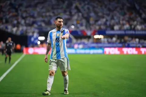 ميسي يعود لقائمة الأرجنتين استعدادًا لمواجهتي فنزويلا وبوليفيا في تصفيات كأس العالم